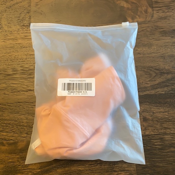 NWT 🍑Pink Scrunch Workout Shorts - Picture 3 of 5